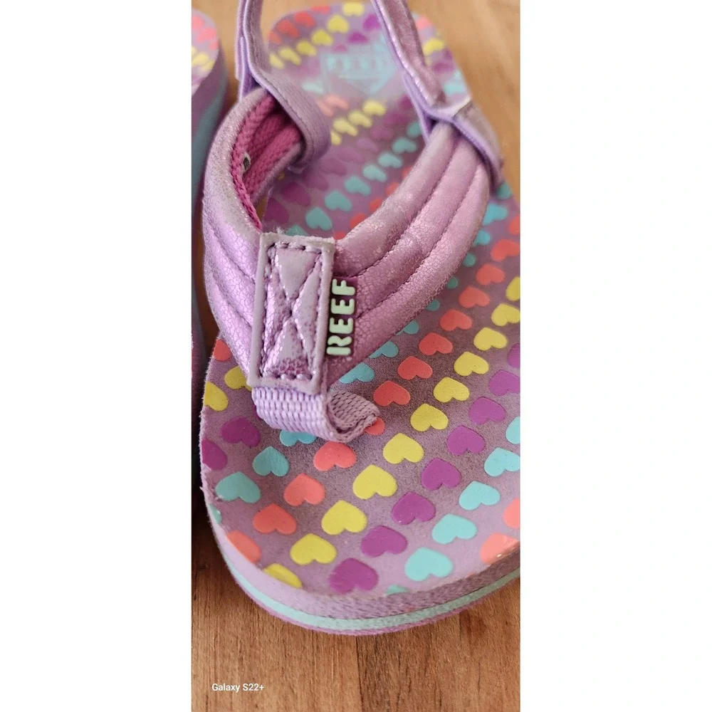 Reef Little Ahi Girls Purple Heart Print Backstrap Sandals Size 9/10 Kids